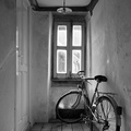 Vélo dans l'entrée, Villedieu-les-Poêles